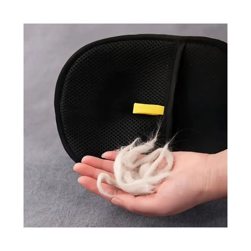 Résultat après brossage avec le gant électrostatique - Capture facile des poils morts